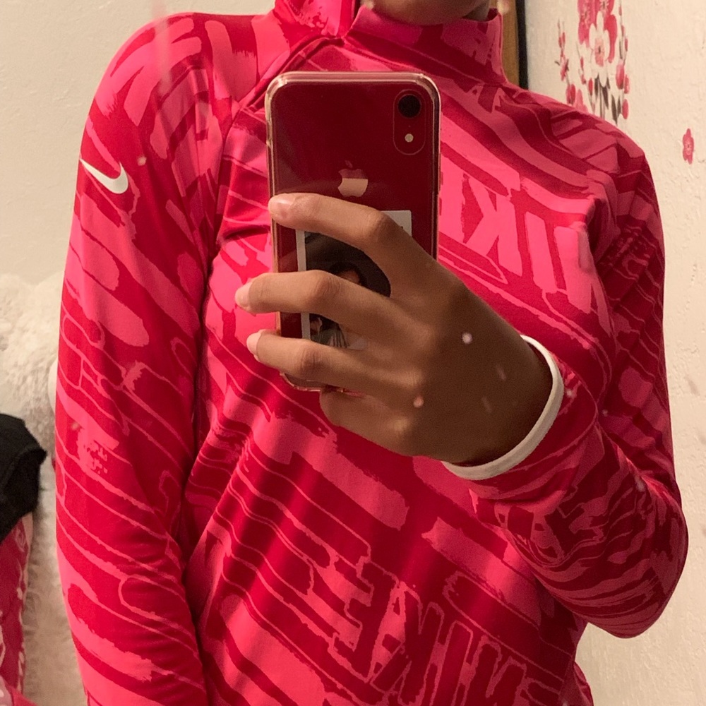 NIKE athletic pullover